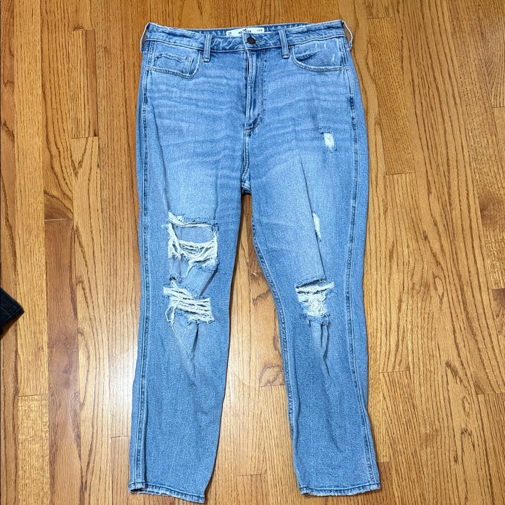 Curvy Ultra  Hollister High Rise Mom Jean